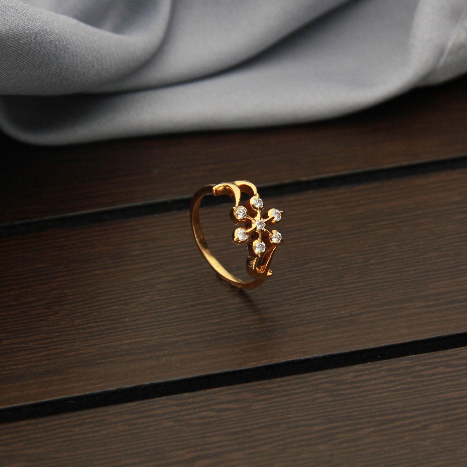 DIAMOND RING
